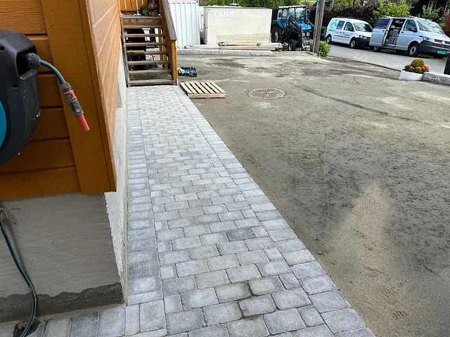Oppgradering av gårdsplass, Ås