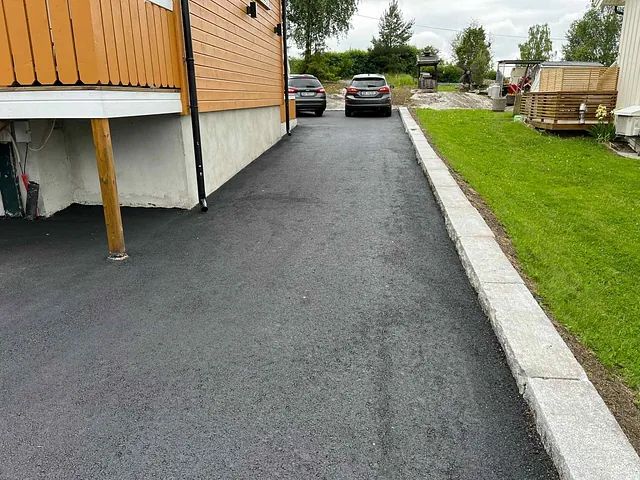 Oppgradering av gårdsplass, Ås