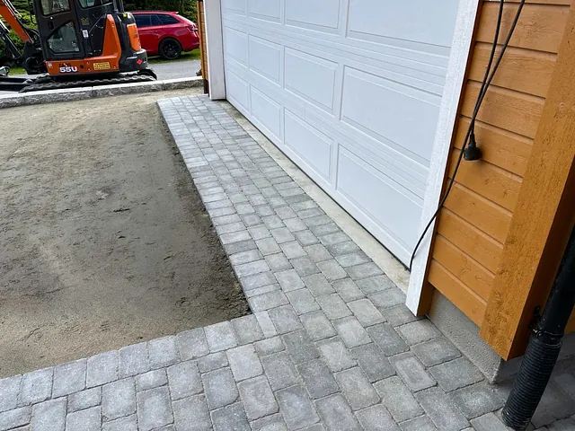 Oppgradering av gårdsplass, Ås