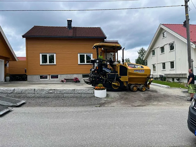 Oppgradering av gårdsplass, Ås