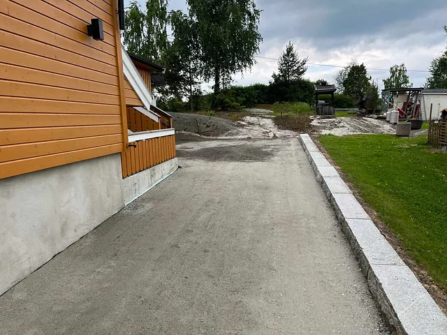 Oppgradering av gårdsplass, Ås